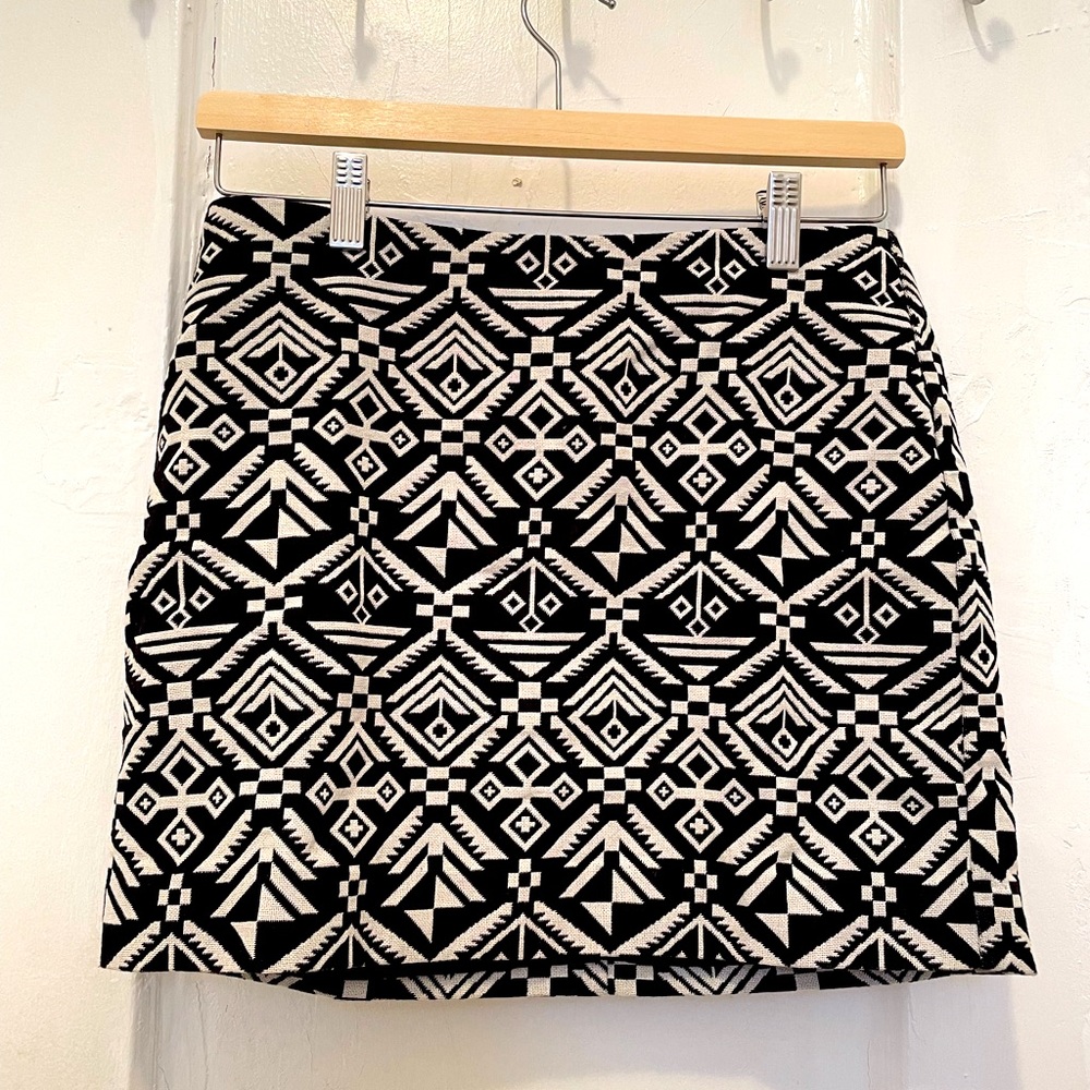 H&M black and white aztec/tribal print mini skirt